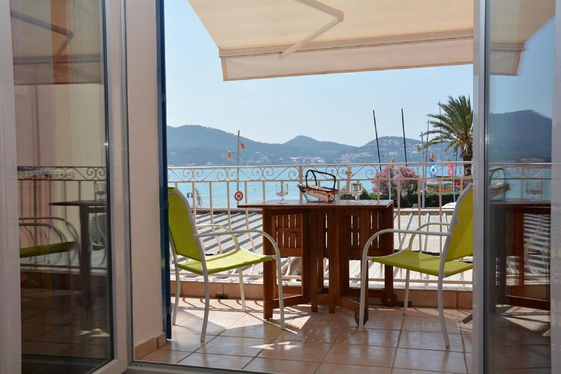 Les Pieds Dans L'Eau Apartment Saint-Cyr-sur-Mer Exterior photo