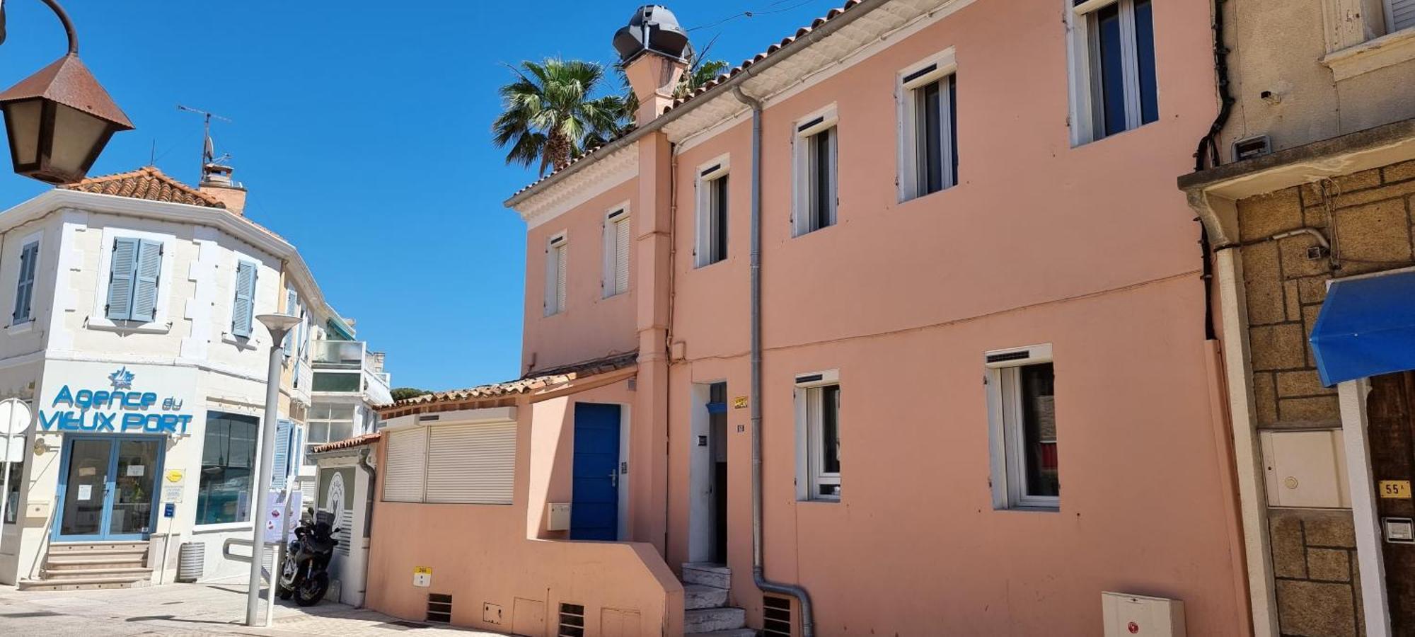 Les Pieds Dans L'Eau Apartment Saint-Cyr-sur-Mer Exterior photo