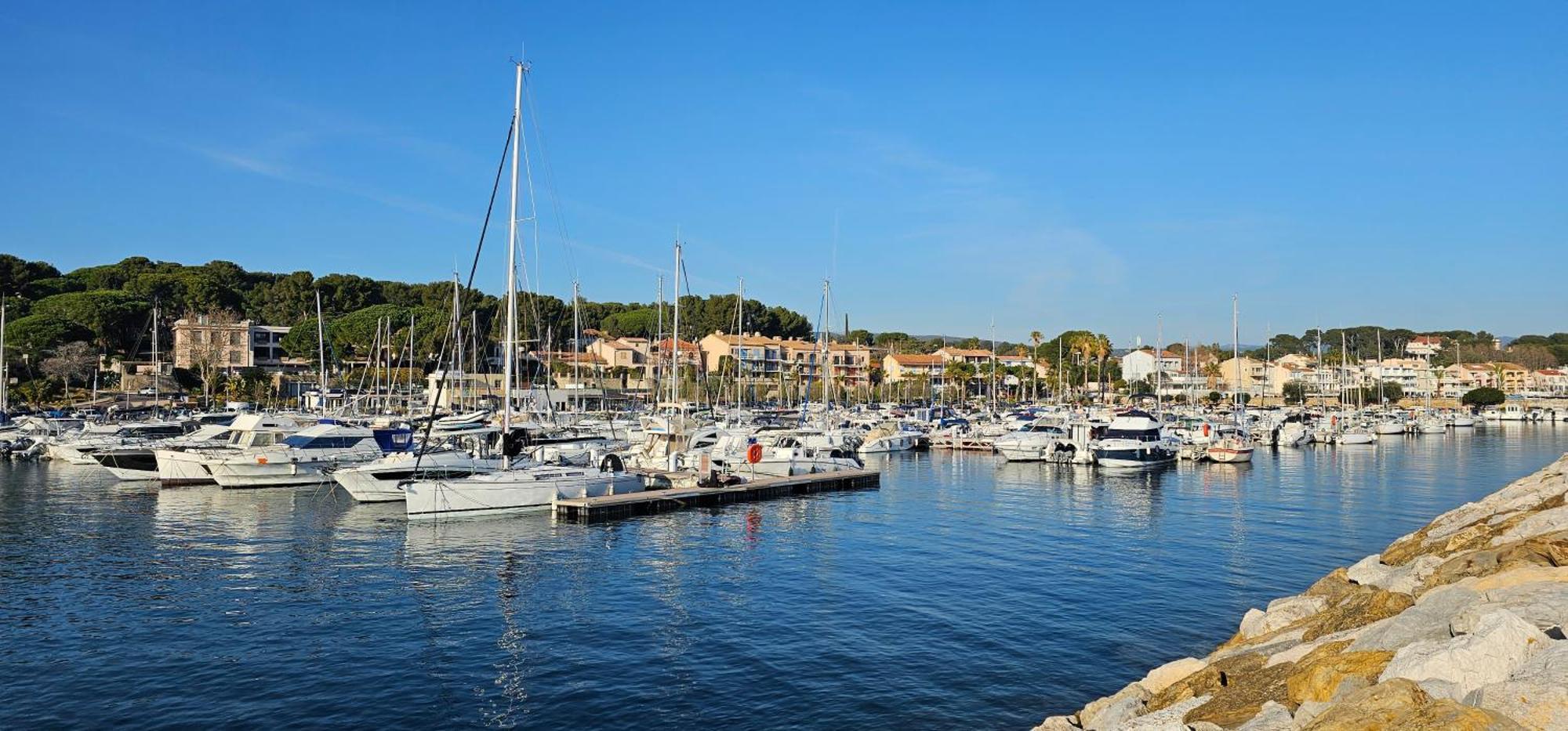 Les Pieds Dans L'Eau Apartment Saint-Cyr-sur-Mer Exterior photo