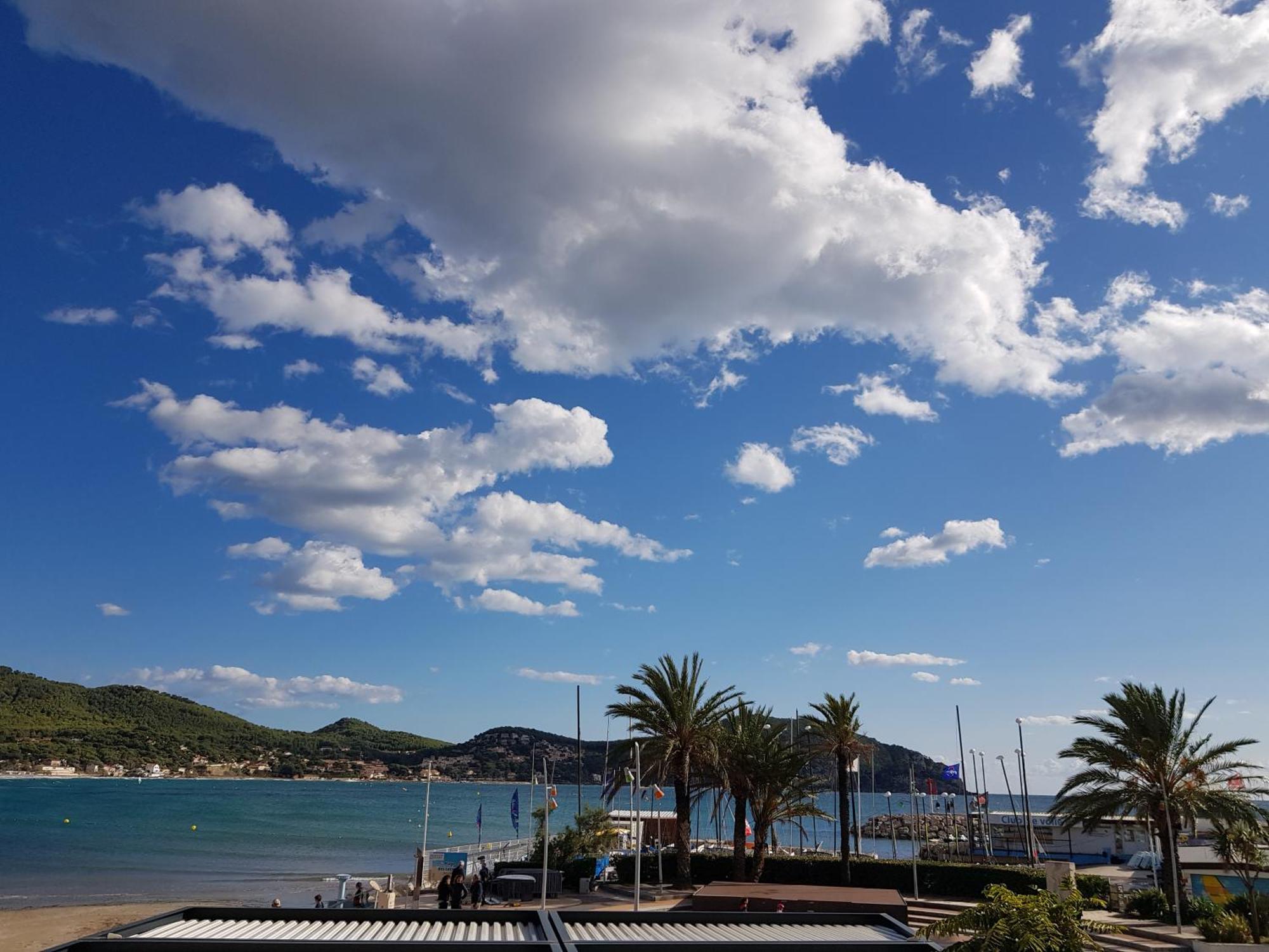 Les Pieds Dans L'Eau Apartment Saint-Cyr-sur-Mer Exterior photo