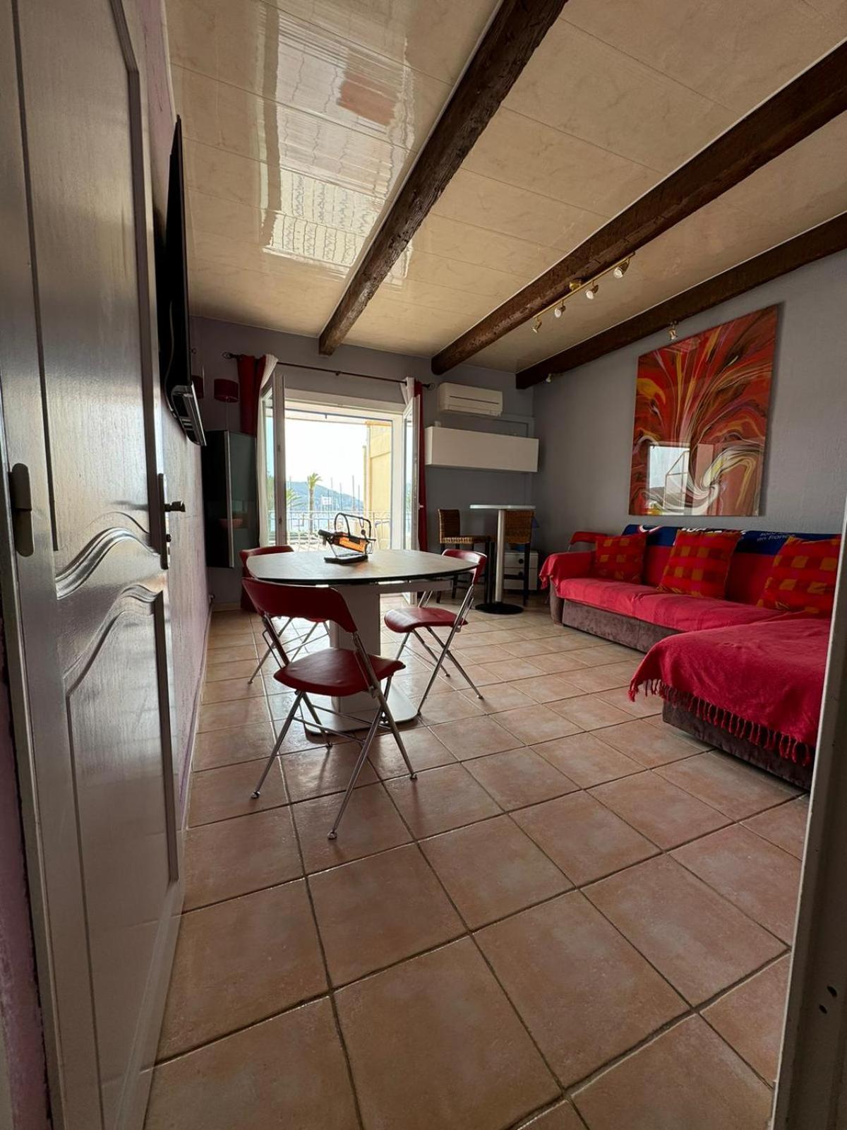 Les Pieds Dans L'Eau Apartment Saint-Cyr-sur-Mer Exterior photo