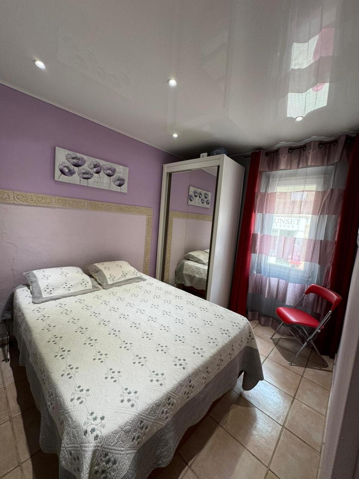 Les Pieds Dans L'Eau Apartment Saint-Cyr-sur-Mer Exterior photo